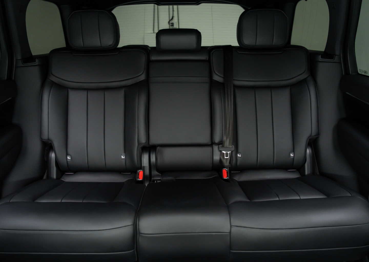 2025 Land Rover Range Rover SE - Photo 17
