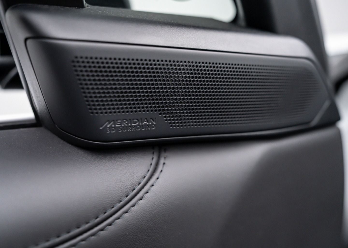 2025 Land Rover Range Rover SE - Photo 25