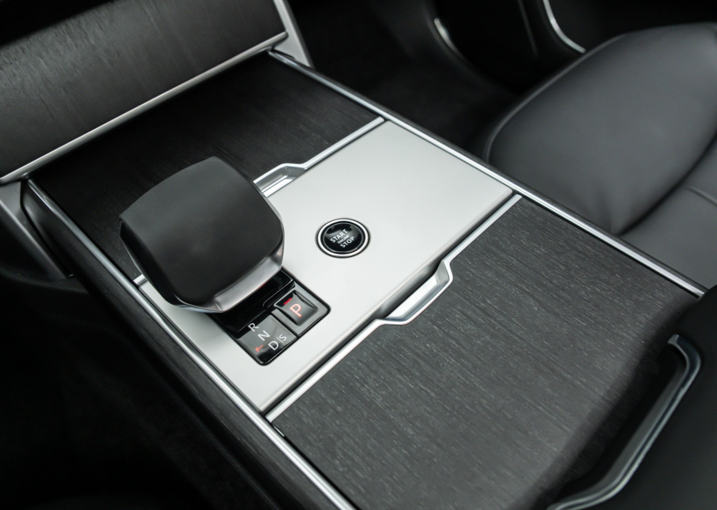 2025 Land Rover Range Rover SE - Photo 27