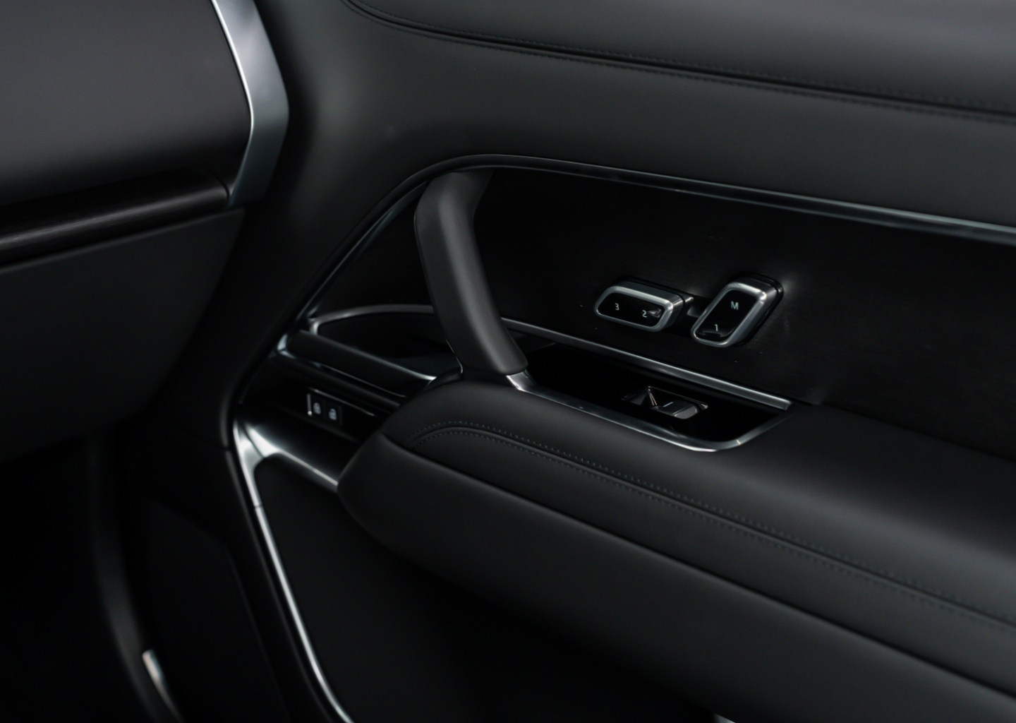 2025 Land Rover Range Rover SE - Photo 29
