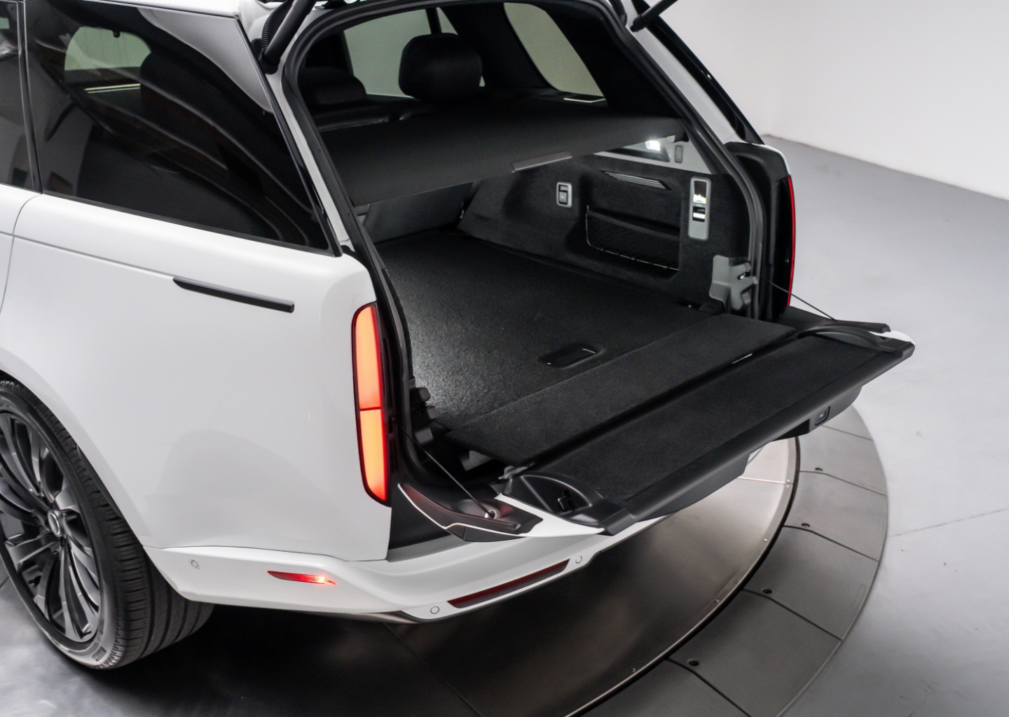2025 Land Rover Range Rover SE - Photo 31