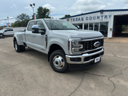 2026 Ford Super Duty F-350 DRW LARIAT