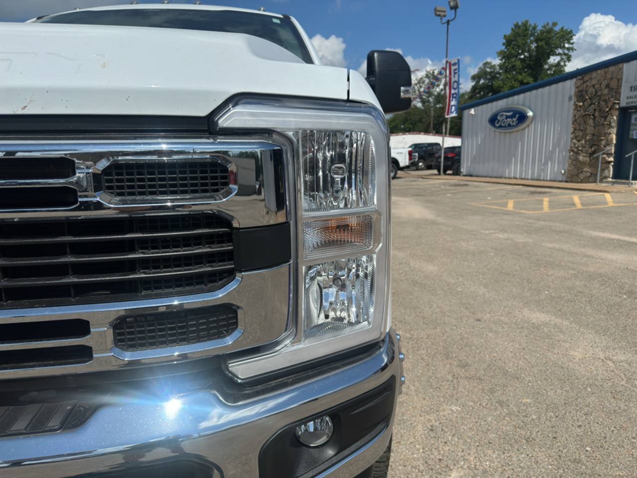 2026 Ford F-350 Super Duty XLT - Photo 13