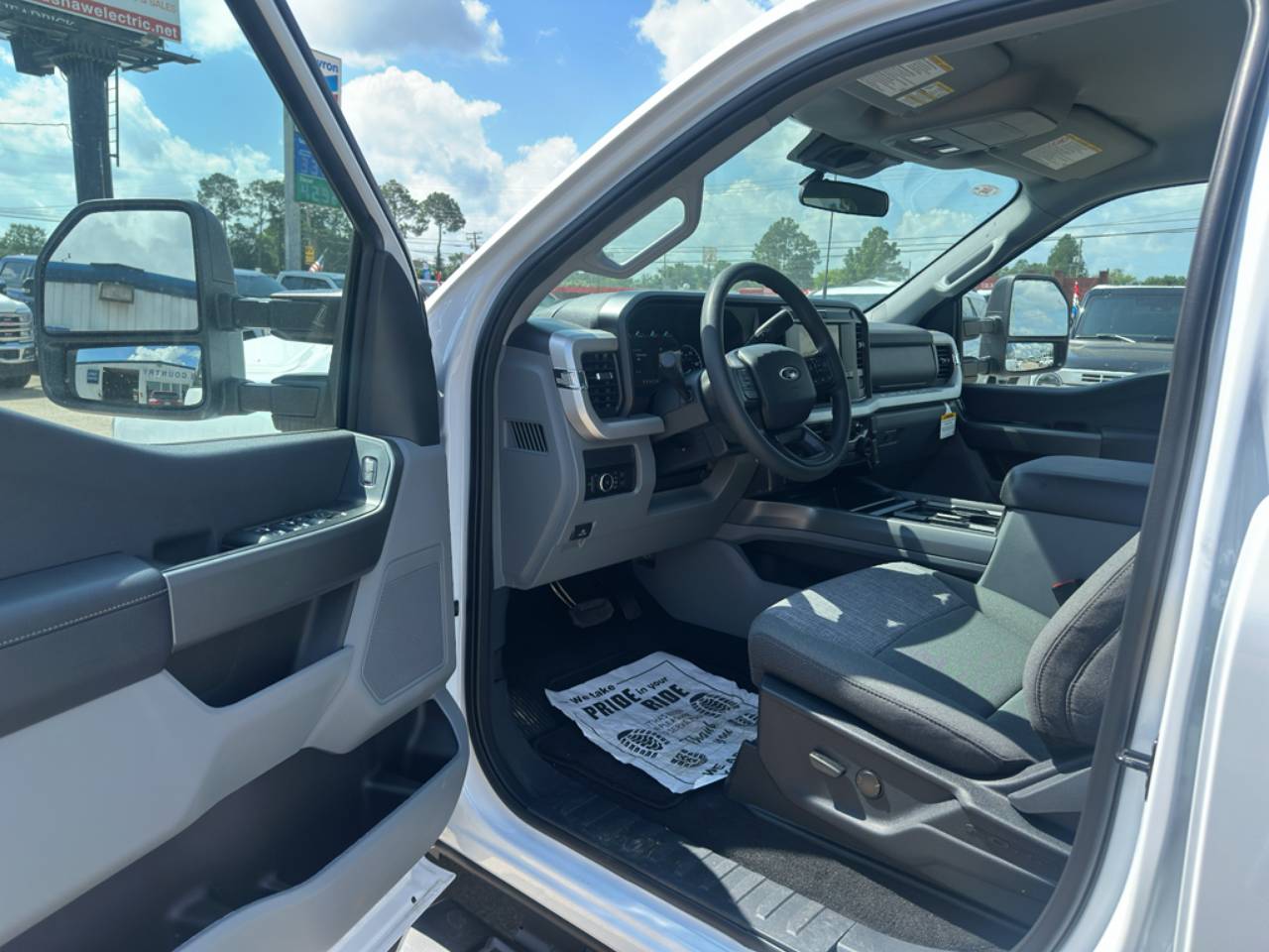 2026 Ford F-350 Super Duty XLT - Photo 14