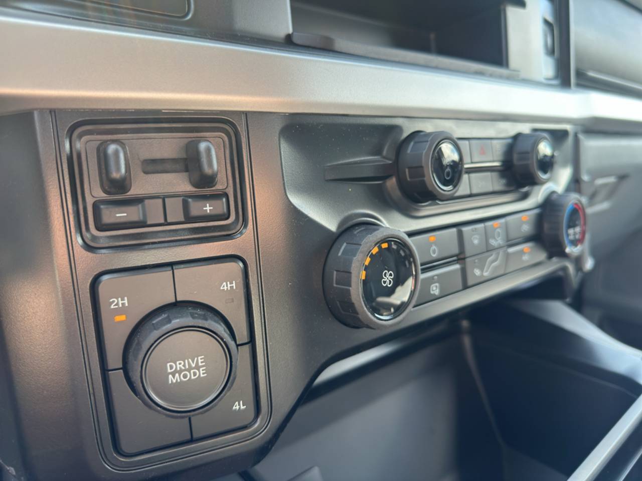 2026 Ford F-350 Super Duty XLT - Photo 24
