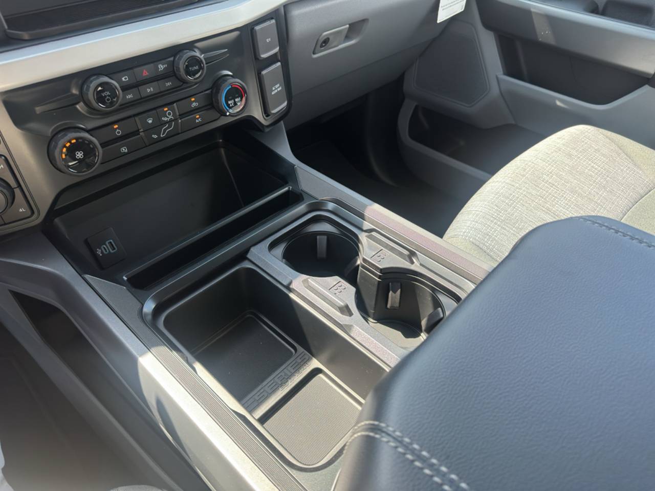 2026 Ford F-350 Super Duty XLT - Photo 25