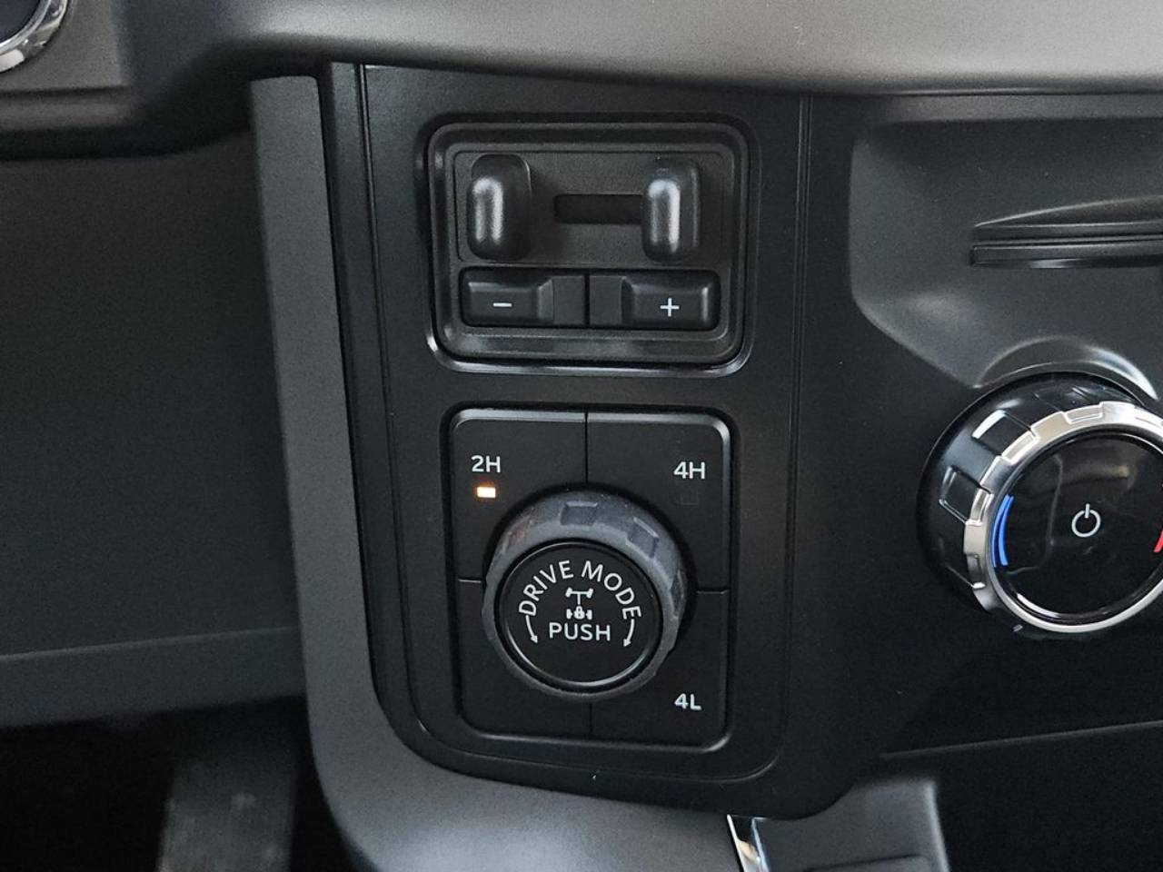2026 Ford F-150 XLT - Photo 16