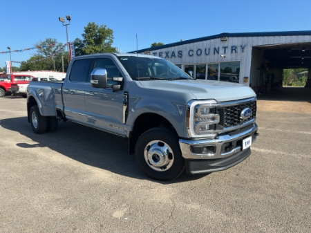 2026 Ford Super Duty F-350 DRW LARIAT