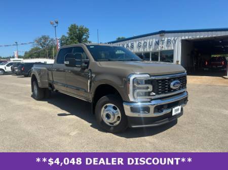 2026 Ford Super Duty F-350 DRW LARIAT