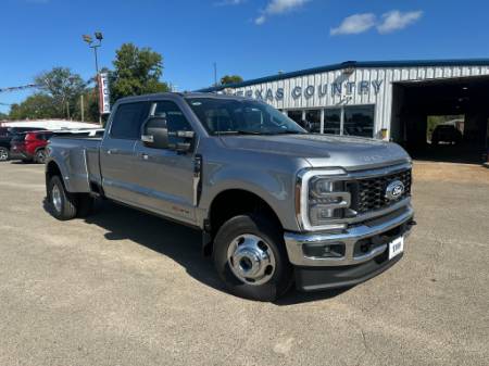 2027 Ford Super Duty F-350 DRW LARIAT