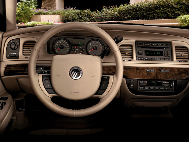 2008 Mercury Grand Marquis LS photo 4