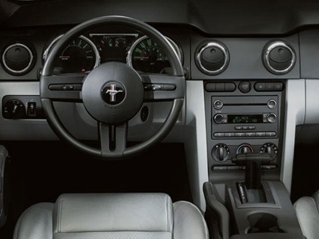 2009 Ford Mustang photo 4